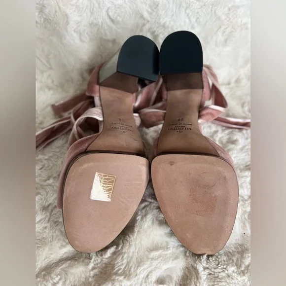 Valentino Garavani Velvet Strappy Sandal Heels in Poudre Ballet Pink so 38 US 8 - Picture 8 of 16